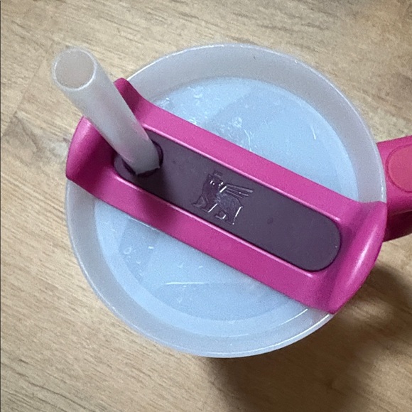 Stanley Cup Quencher 2.0 Flowst Hot Pink 30oz - Picture 2 of 4